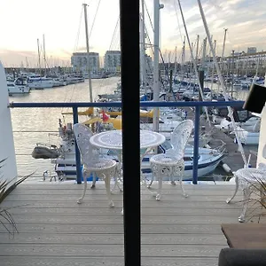  Apartment Seascape - Floating At Marina With Free Parking United Kingdom