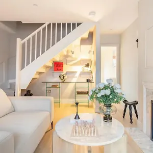  Holiday home Spring Cosy 2-bed With Free Parking United Kingdom